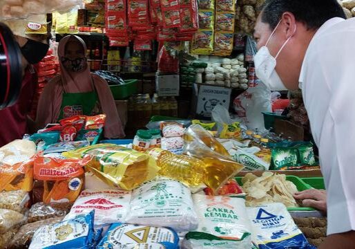 Menteri Perdagangan (Mendag) Muhammad Lutfi meninjau langsung harga minyak goreng dan bahan pokok lainnya di Pasar Kebayoran Lama Jakarta. Dok Kemendag